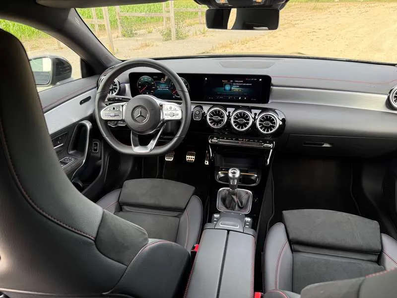 Mercedes-Benz CLA 180 AMG Line,Camera,leder Sport,Night pack,Gps,Alu 19' Image 4